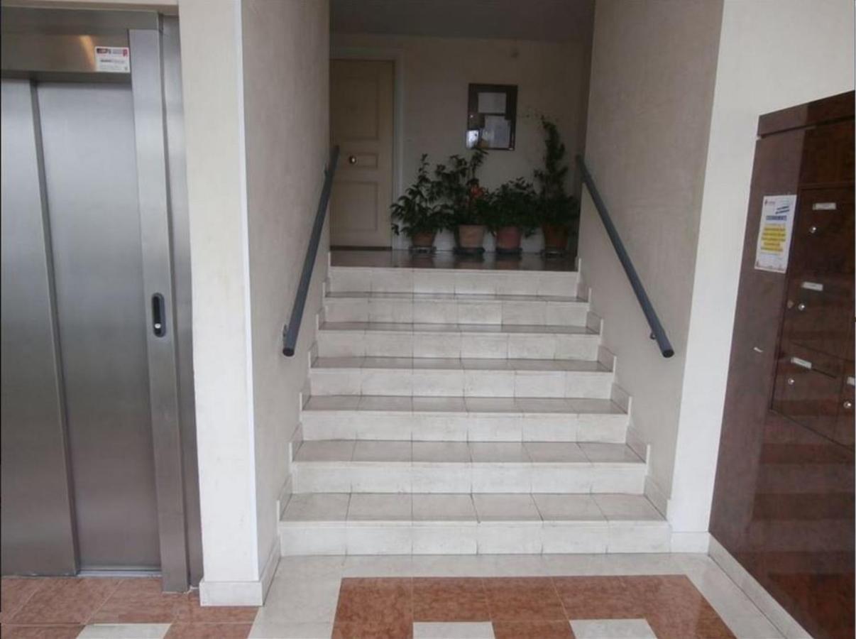 Cosy Appart - Balcon, Parking, Spacieux T2 - Proche Eurexpo Stade Saint-Priest  Exteriör bild