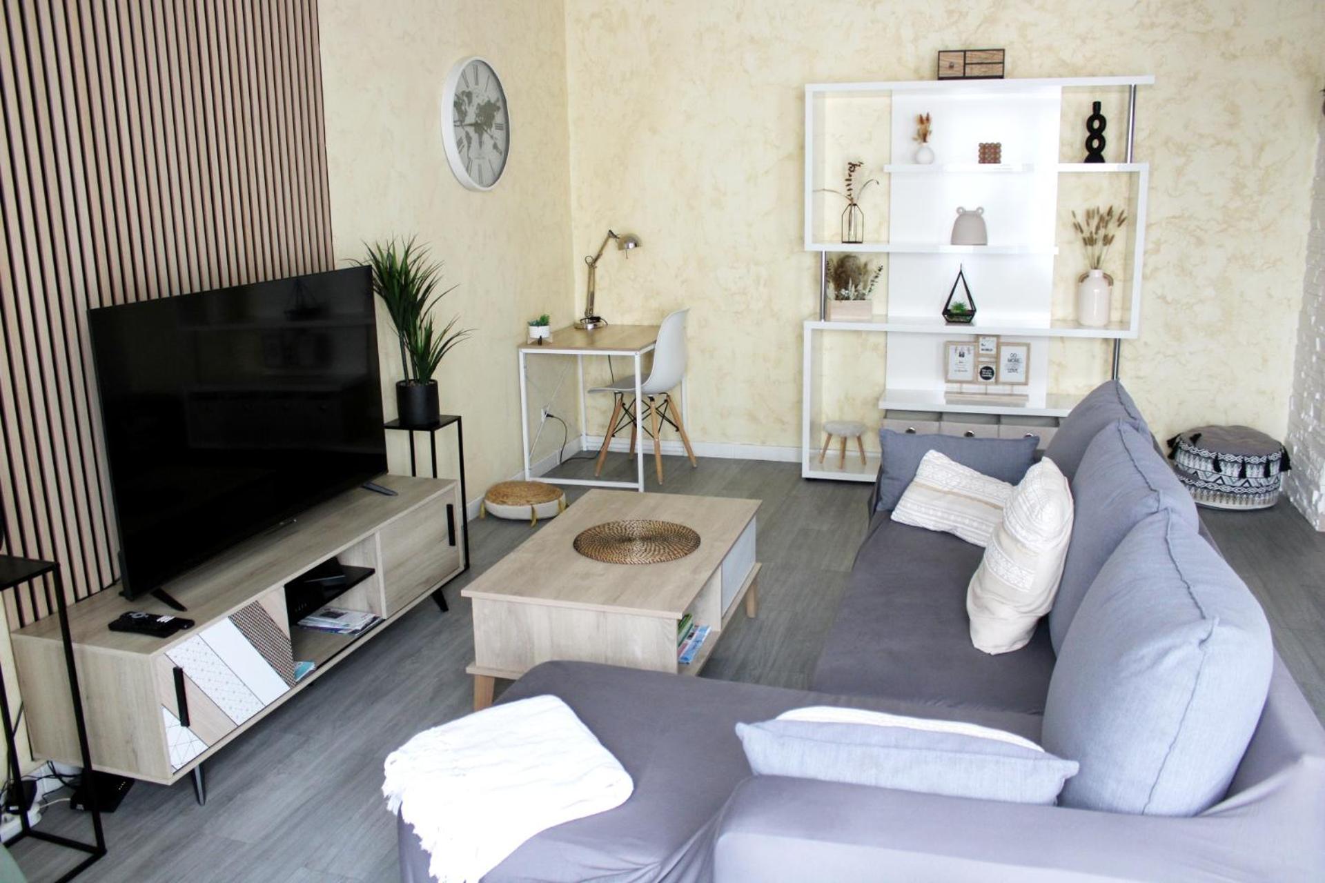 Cosy Appart - Balcon, Parking, Spacieux T2 - Proche Eurexpo Stade Saint-Priest  Exteriör bild