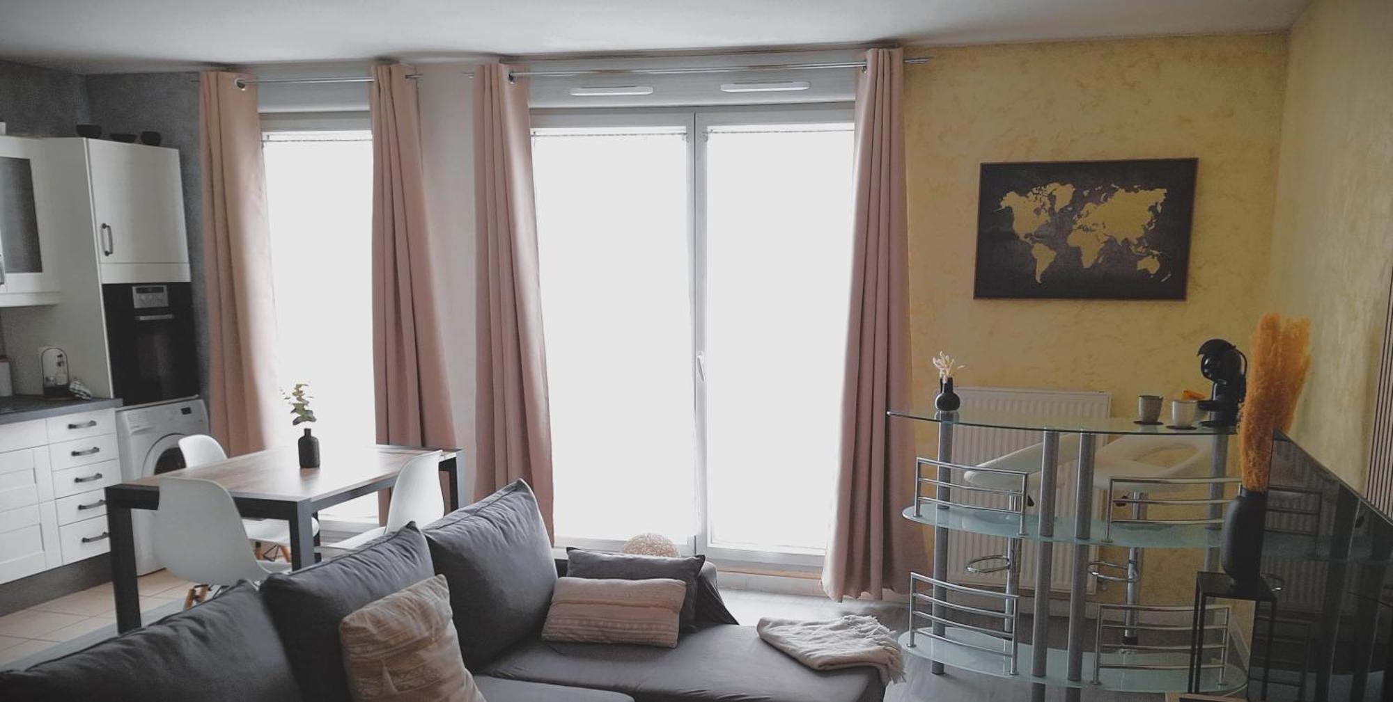 Cosy Appart - Balcon, Parking, Spacieux T2 - Proche Eurexpo Stade Saint-Priest  Exteriör bild